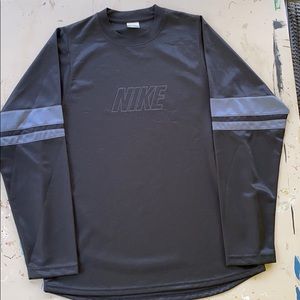 Vintage 2000’s Nike long sleeve